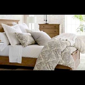 Pottery Barn King Gray Jacquard Medallion Duvet and 2 King Shams